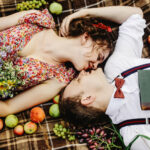Spannend, Sex im Freien beim Picknick auf der Wiese.