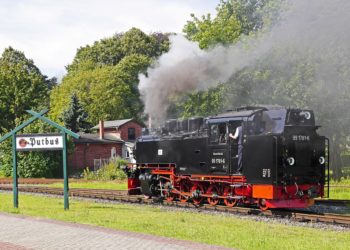 Der Rasende Roland auf Rügen ist eine der bekanntesten historischen Eisenbahnen in Deutschland.