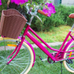 Nicht immer ist eine Fahrradtasche nötig, manchmal reicht auch ein Fahrradkorb. Foto: Galyna_Andrushko via Envato