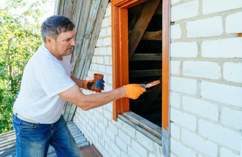 Für die Fenstersanierung können Hauseigentümer von staatlichen Förderungen profitieren. Foto photovs via Twenty20