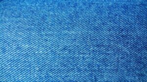 Wer genau hinschaut, sieht die typische Unregelmäßigkeit beim Färben der Jeans. Foto: Pexels (CCO Creative Commons) via pixabay