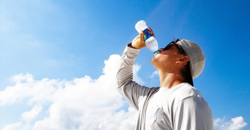 Ausreichend Flüssigkeit ist sehr wichtig, damit unser Körper mit hohen Temperaturen zurechtkommt. Foto: beachbumledford via Twenty20