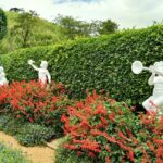 Garten mit drei Skulpturen