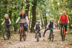 Ein Familienurlaub mit dem Fahrrad ist eine spannende Sache. Foto: © Elizaveta / stock adobe