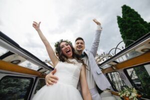 Hochzeitsreise im Retro-Bus