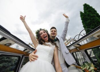 Hochzeitsreise im Retro-Bus